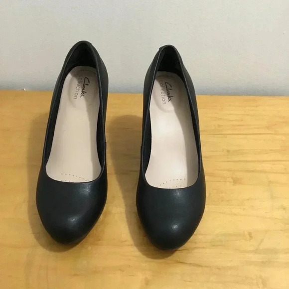 NEW Clarks Womens Adriel Viola Leather Pump black Office Classic Sz 8.5 M - Picture 3 of 9